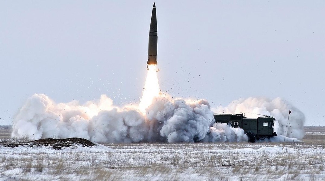 Diễn tập bắn tên lửa Iskander-M có thể mang đầu đạn hạt nhân, Nga gửi tín hiệu rắn tới NATO?