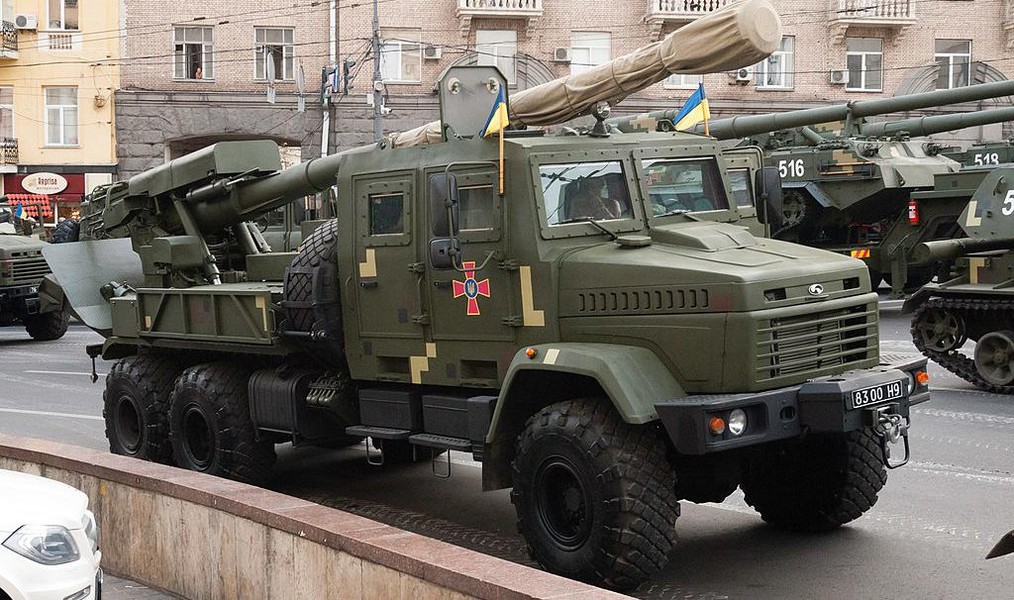 Uy lực pháo tự hành nội địa Bohdana của Ukraine 