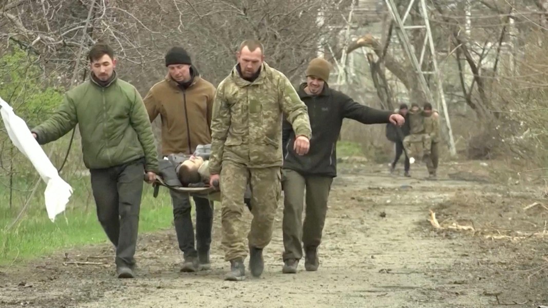 Báo chí Nga: Một nhóm quân Ukraine tại nhà máy Azovstal đã ra hàng?