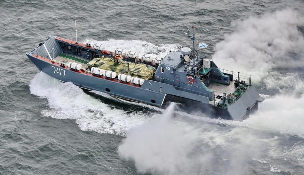Tàu đổ bộ Nga ngoặt gấp để tránh tên lửa Ukraine trên Biển Đen