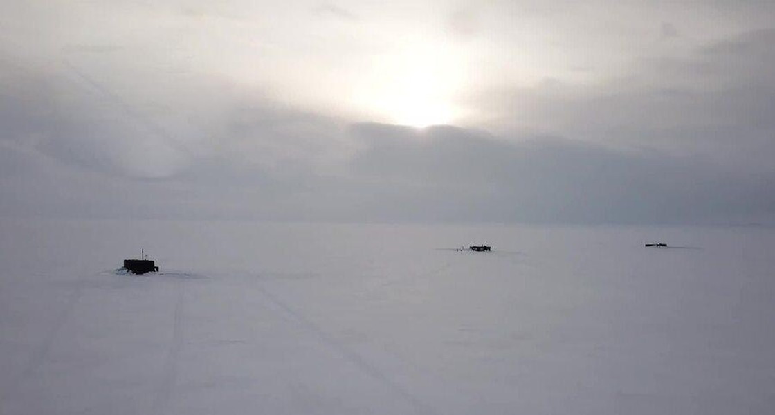 Tàu ngầm hạt nhân mạnh nhất của Nga phóng ngư lôi khoét thủng băng Bắc Cực