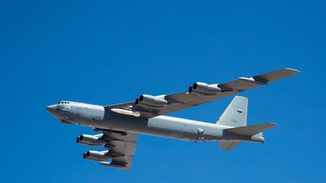 ‘Pháo đài bay’ B-52 Mỹ phóng thành công tên lửa siêu vượt âm AGM-183A