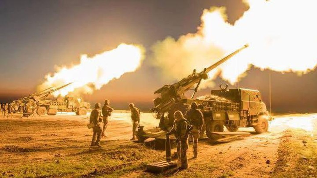Ngay sau khi tới Kiev, Tổng thống Pháp liền tăng viện thêm pháo tự hành CAESAR cho Ukraine