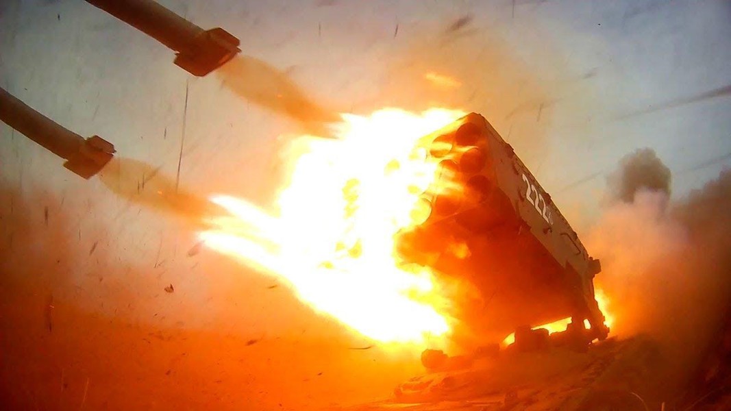 Nga đăng video 'hỏa thần nhiệt áp' TOS-1A 'thiêu rụi' mục tiêu của quân đội Ukraine