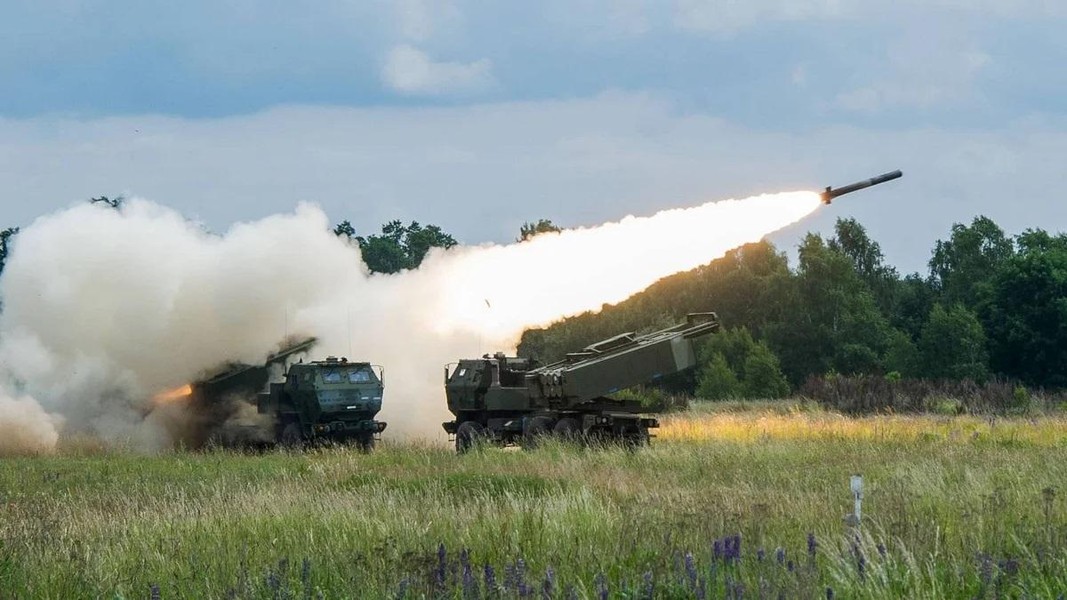Vừa tới Ukraine, 'cơn mưa thép' M142 HIMARS liền tung đòn tấn công quân đội Nga