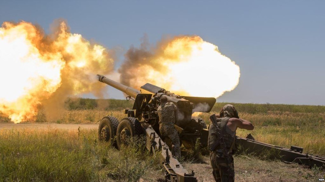 Siêu pháo 2A36 Giatsint-B có thể bắn đạn hạt nhân được Ukraine tăng cường tới Donbass