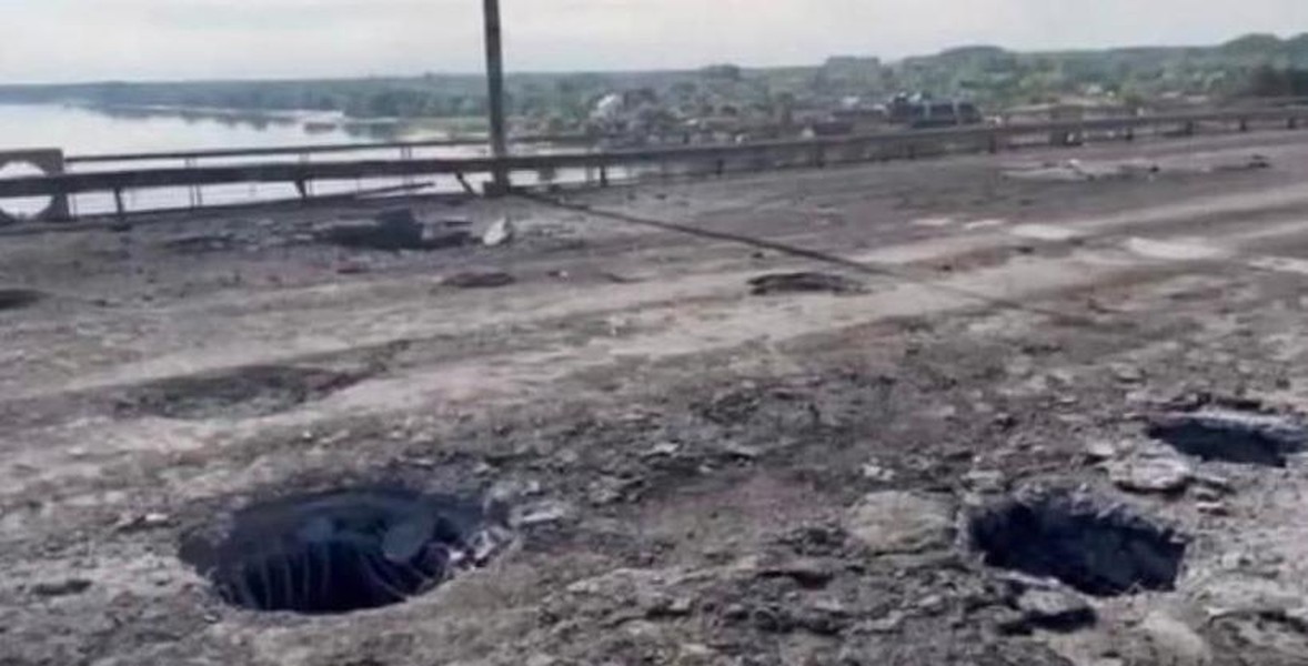 Ukraine dùng pháo phản lực HIMARS Mỹ cung cấp tấn công cầu tại Kherson