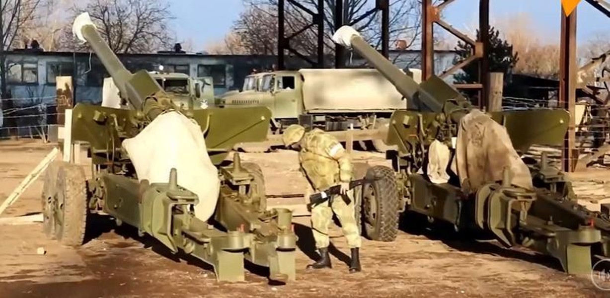 Quân ly khai dùng siêu pháo 2A36 Giatsint-B Liên Xô bắn dữ dội vào quân đội Ukraine