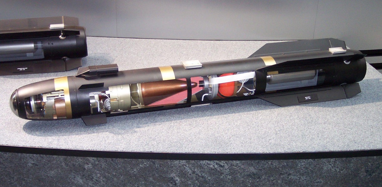 Trùm khủng bố Al Qaeda mất mạng bởi tên lửa Hellfire R9X gắn 6 lưỡi dao thép