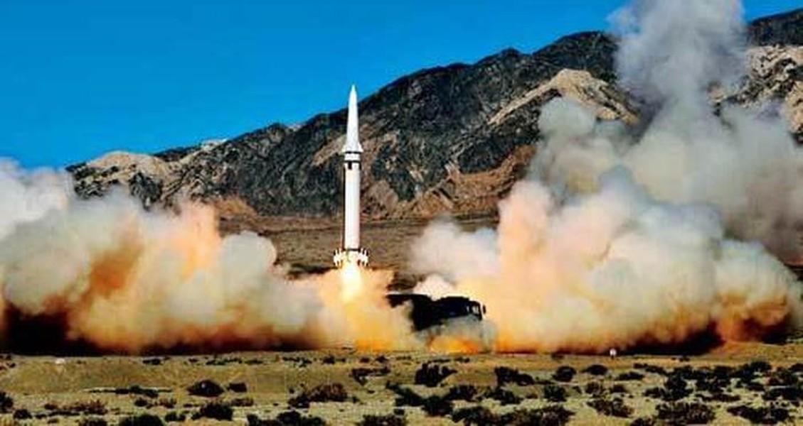 Tên lửa đạn đạo DF-15B vừa được Trung Quốc phóng ra biển, thị uy đảo Đài Loan