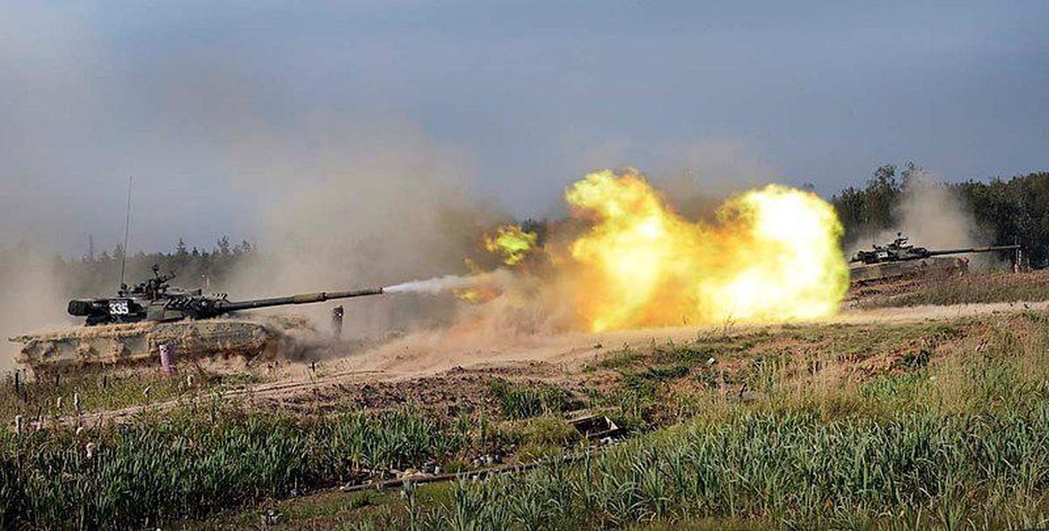 Đoàn chiến tăng quốc bảo T-80BV của Ukraine rầm rập tiến về Kherson