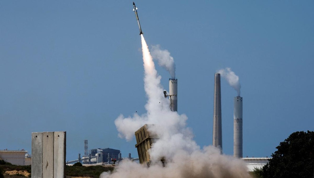 Vòm Sắt của Israel đạt hiệu suất 97% khi đánh chặn hàng trăm quả rocket bắn từ Gaza