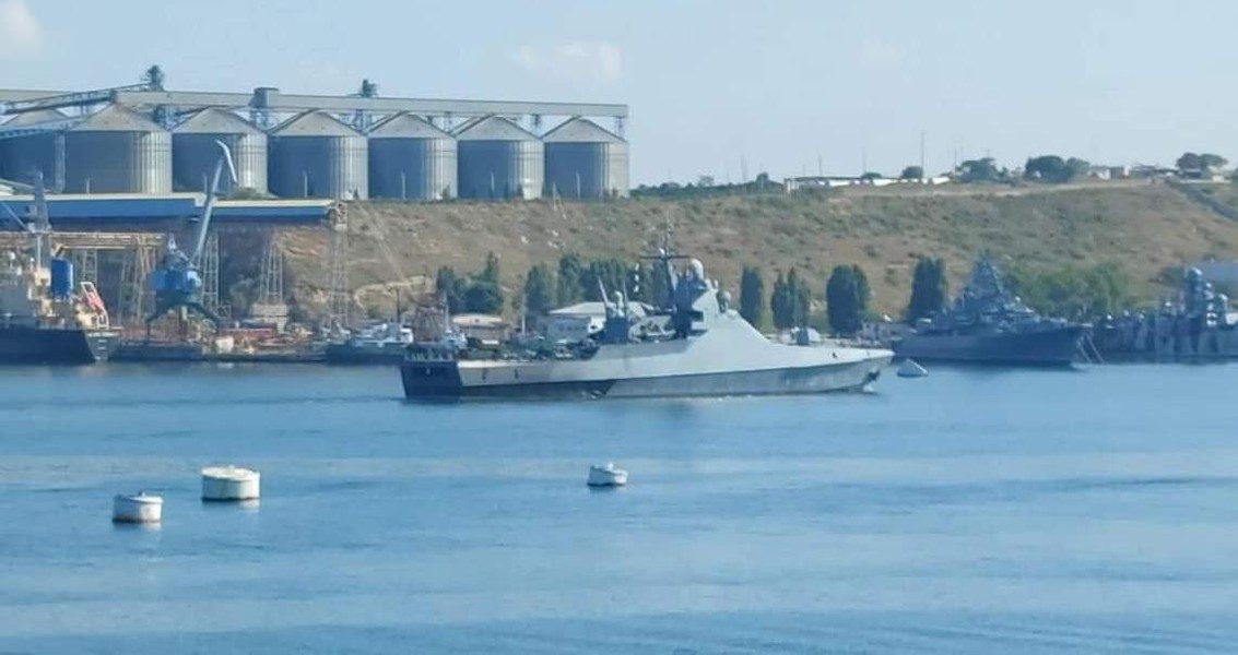 Chiến hạm tàng hình hơn 1.000 tấn Nga lại nghi bị Ukraine bắn