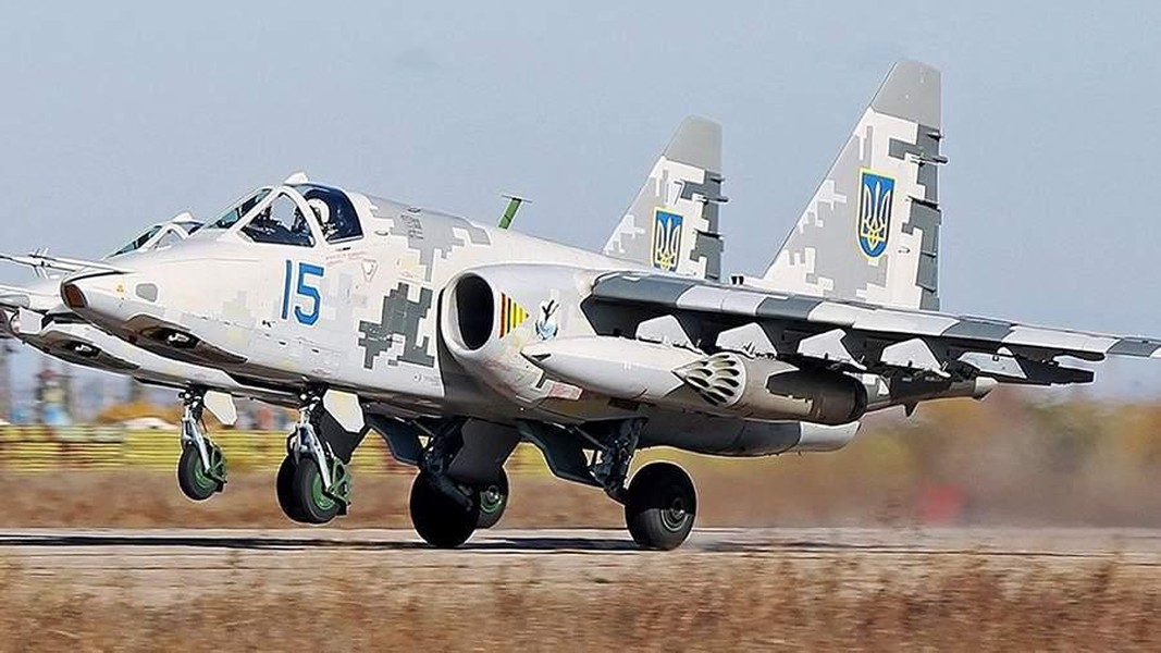 Su-25 Ukraine tung đòn không kích nhắm vào quân Nga trên chiến trường
