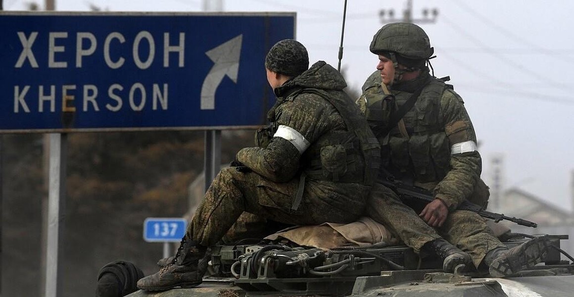 Ukraine phản công lớn tại miền Nam, Kherson bắt đầu rực lửa
