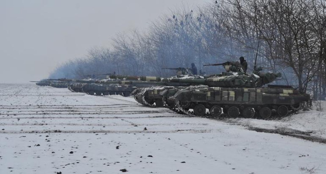 Đoàn chiến tăng T-64BV Ukraine rầm rập tiến về Kherson gây bất ngờ cho giới quan sát