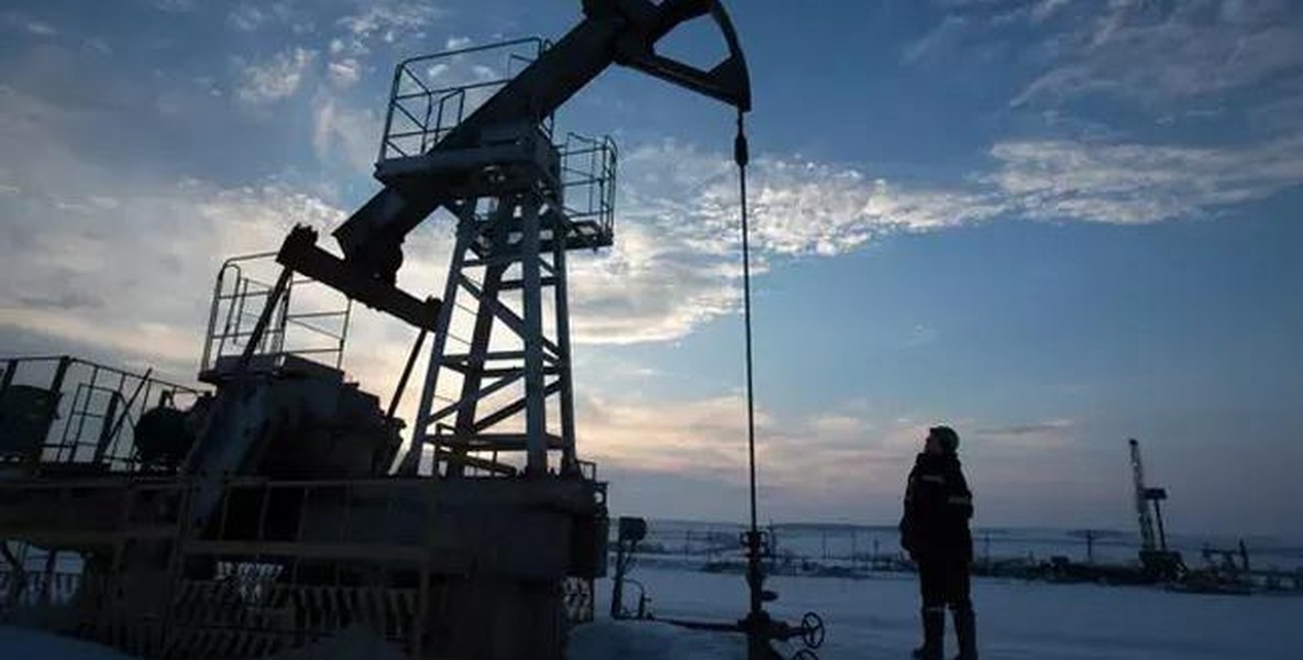 Nga quyết không bán dầu cho nước áp giá trần