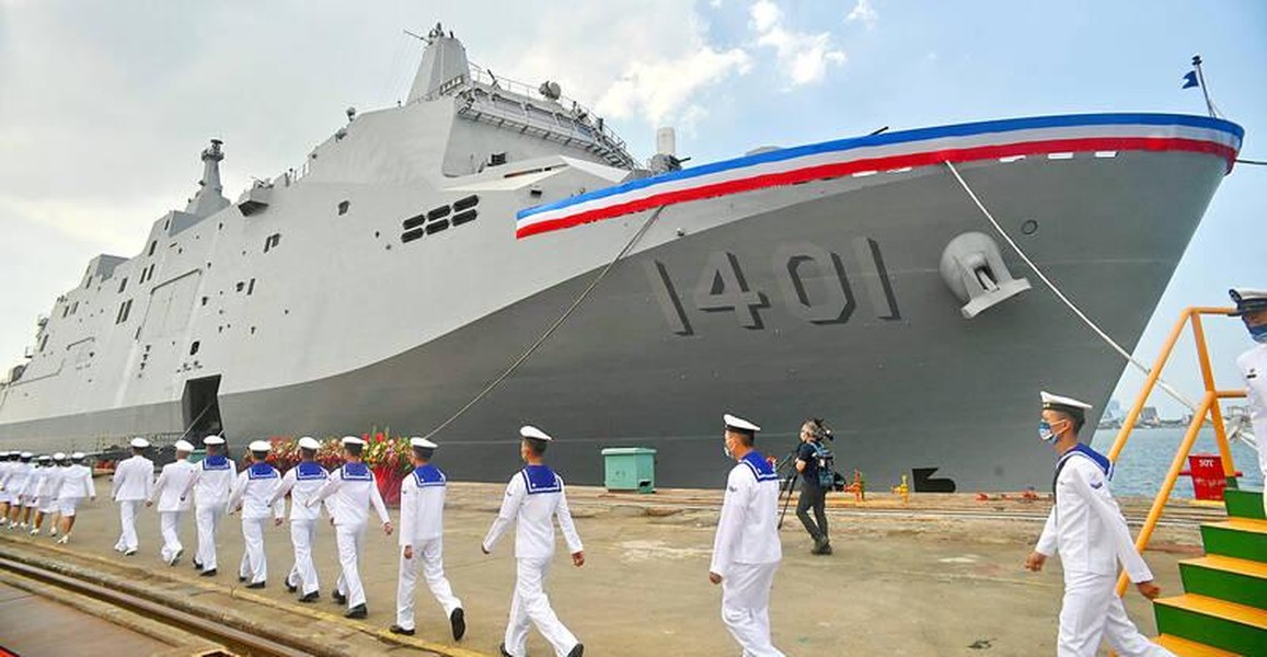 Bất ngờ với siêu tàu đổ bộ mới đảo Đài Loan vừa biên chế