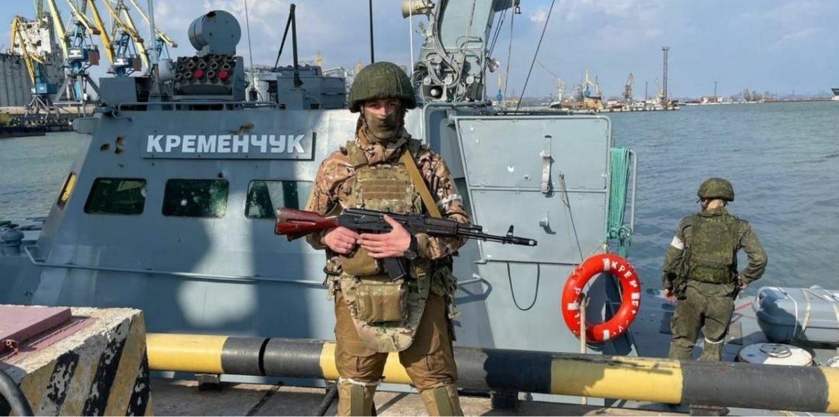 UAV tự sát Nga lần đầu tập kích tàu chiến Ukraine