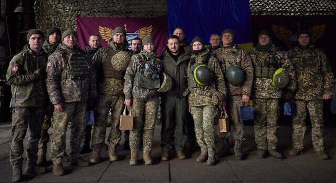 Tổng thống Ukraine bất ngờ thăm thành phố tiền tuyến, nơi Nga vừa sáp nhập