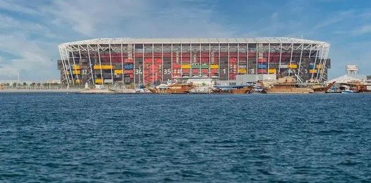 Qatar tháo dỡ sân vận động độc đáo làm từ 974 container phục vụ World Cup