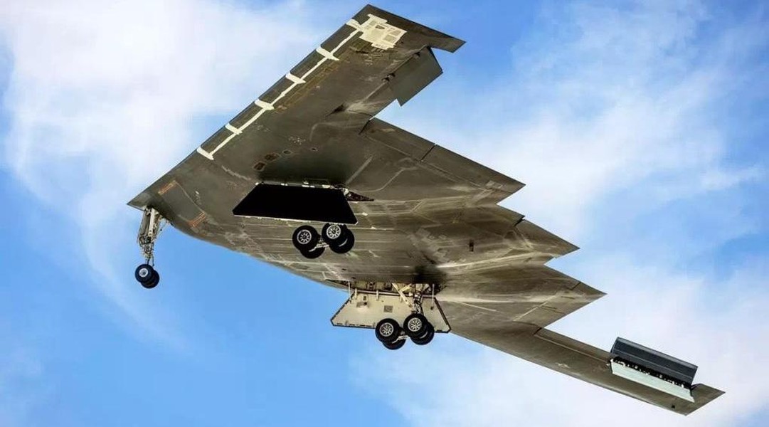Oanh tạc cơ tàng hình B-2 trị giá 2,1 tỷ USD của Mỹ lại bị sập càng khi hạ cánh
