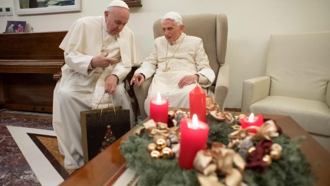 Cựu Giáo hoàng Benedict XVI đang 'rất yếu'