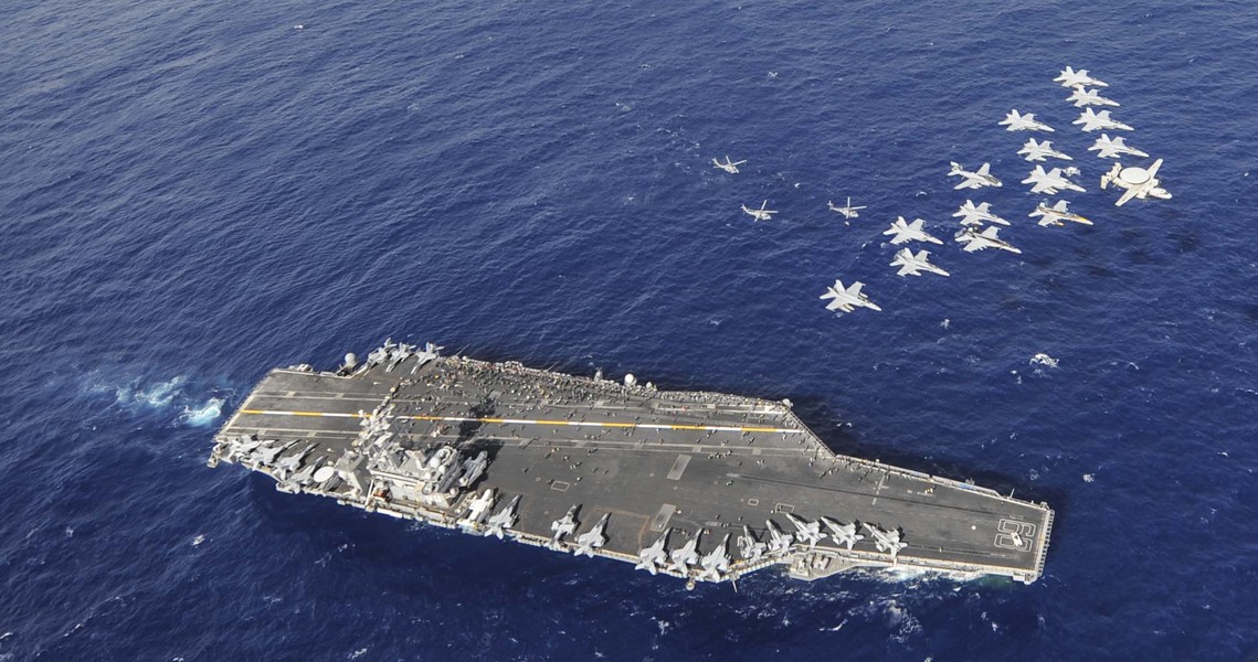 Siêu tàu sân bay Nimitz Mỹ tiến vào Biển Đông