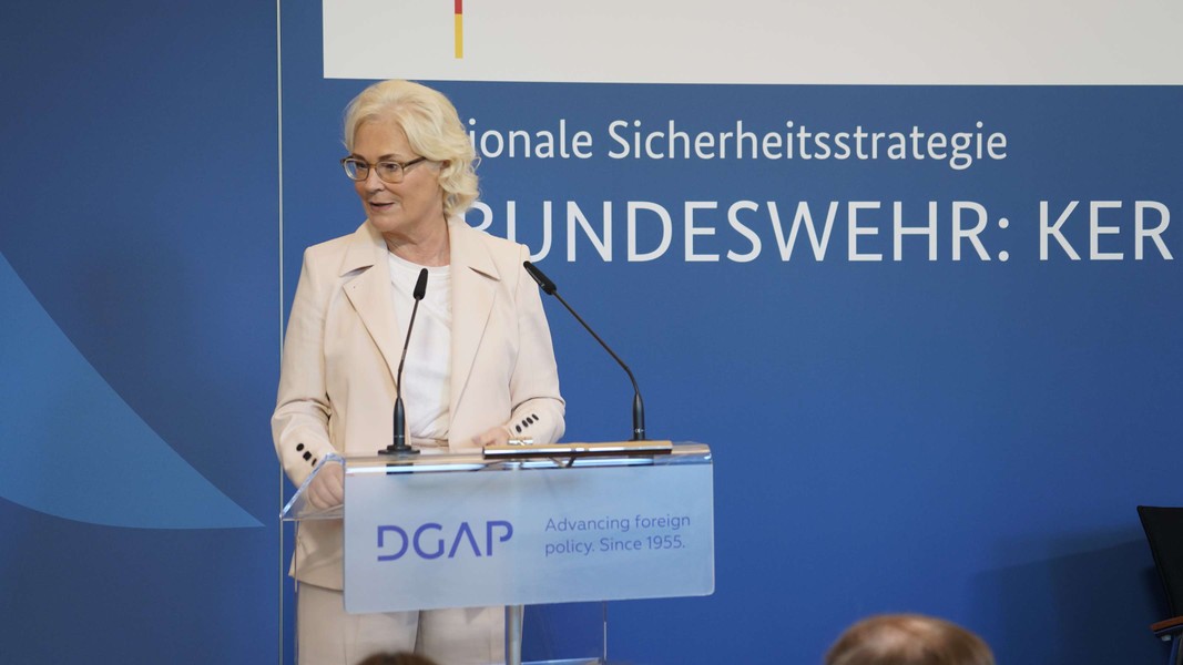 Nữ Bộ trưởng Quốc phòng Đức xin từ chức
