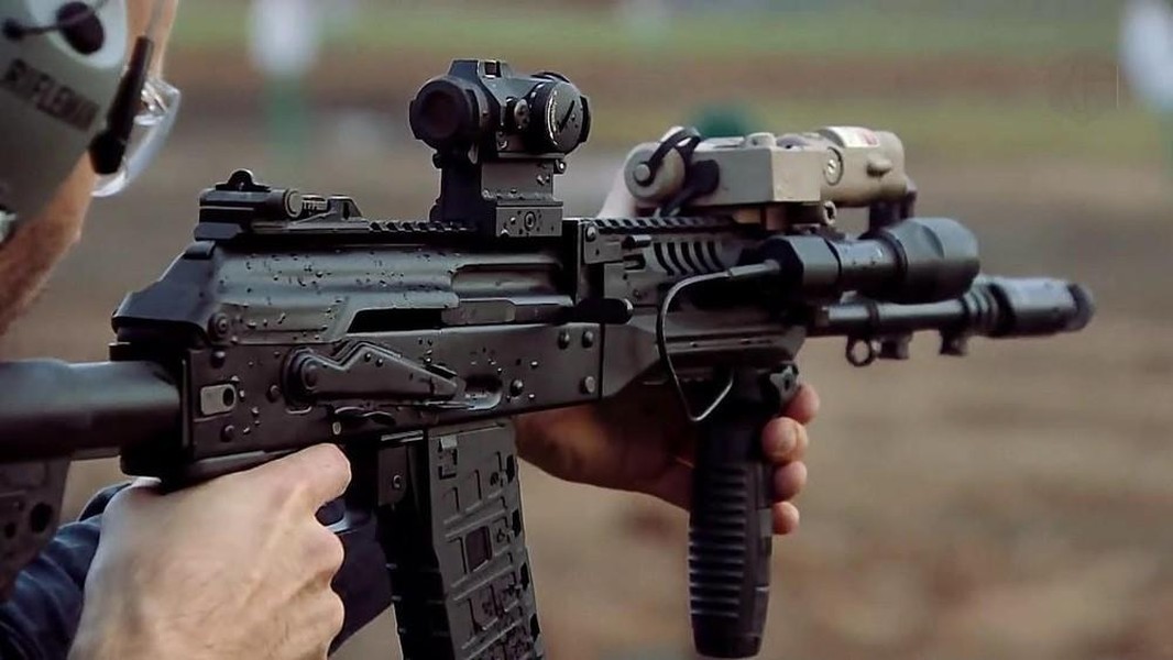 Nga đẩy mạnh sản xuất súng trường tấn công hiện đại AK-12