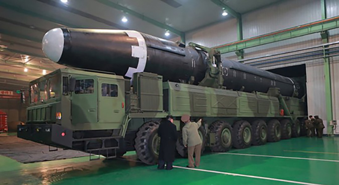 Hwasong-15, loại tên lửa đạn đạo xuyên lục địa đáng sợ của Triều Tiên