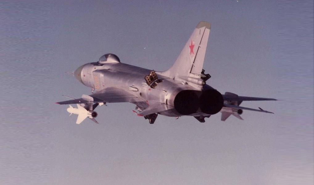 Phi cơ Beriev A-60 Liên Xô diệt khinh khí cầu do thám bằng vũ khí laser