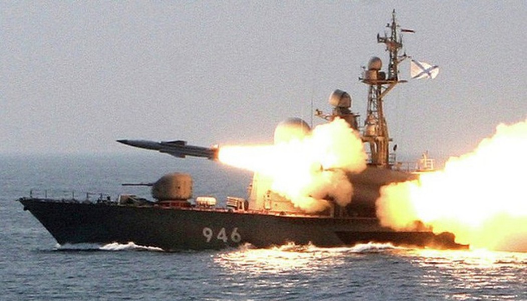 Nga phóng tên lửa diệt hạm siêu thanh P-270 Moskit nặng 4 tấn trên biển Nhật Bản