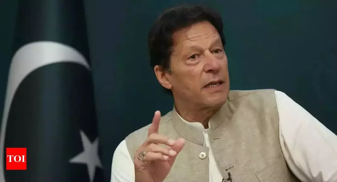 Cựu Thủ tướng Pakistan bất ngờ bị bắt