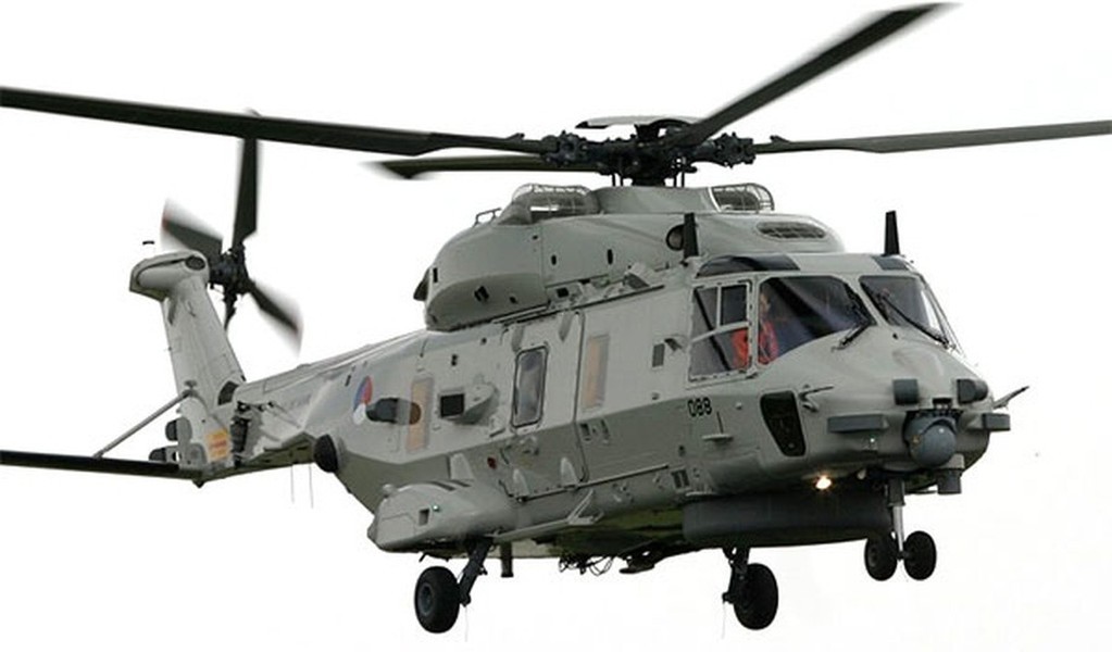 Toàn cảnh vụ lính đặc nhiệm Italy đổ bộ từ trực thăng SH-90A để giải cứu tàu hàng khổng lồ