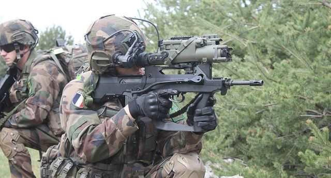 Súng trường tấn công FAMAS Pháp bắn nhanh gần gấp đôi khẩu AK Nga
