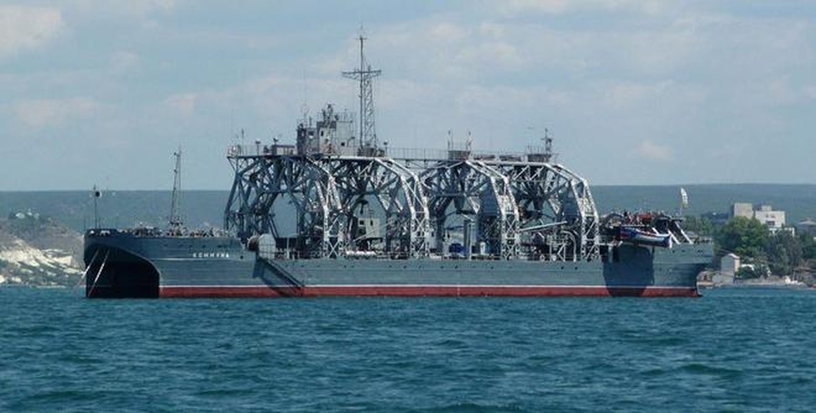 Ukraine tập kích tàu cứu hộ hơn 100 tuổi của Nga