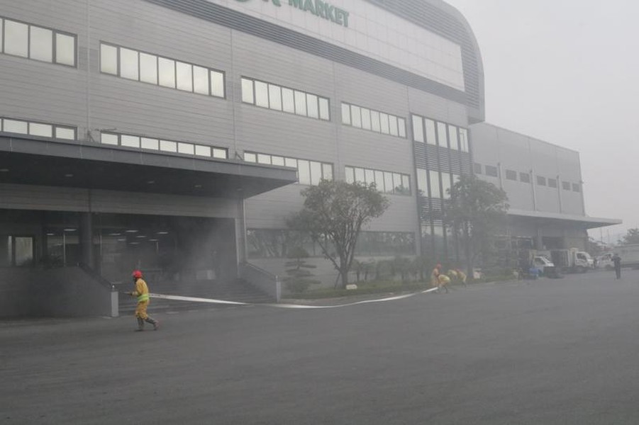 Lửa khói bao trùm khu Công nghiệp Phú Nghĩa, trong tình huống diễn tập tìm kiếm cứu nạn