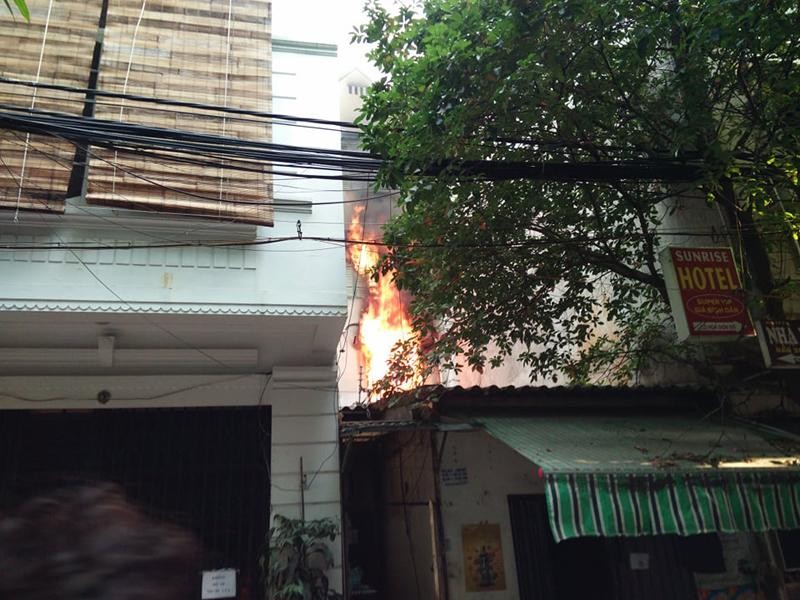 Cháy lớn tại ngôi nhà 5 tầng ở quận Thanh Xuân