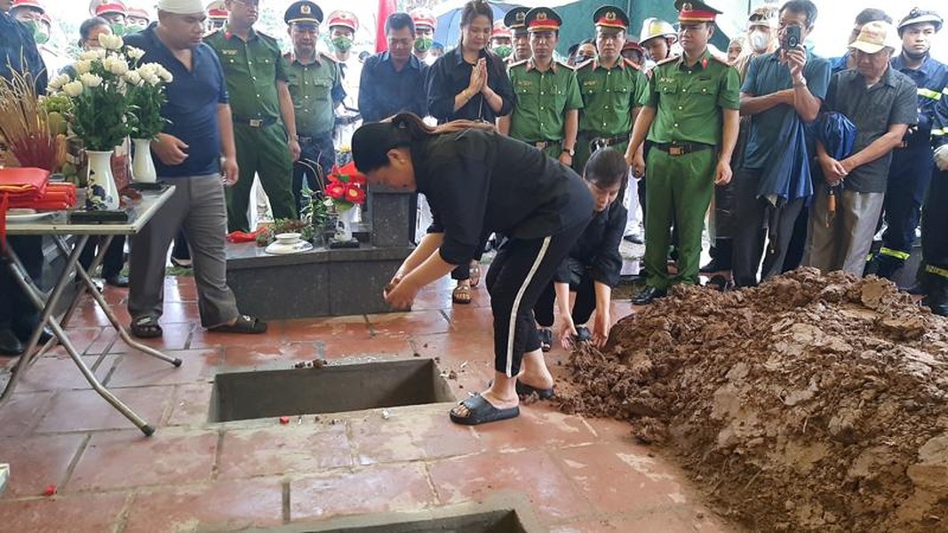 Xúc động tiễn biệt Thượng úy Đỗ Đức Việt về nơi an nghỉ cuối cùng
