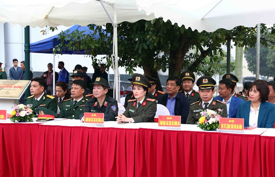  Lãnh đạo Bộ Công an dự lễ giao nhận quân tại quận Hai Bà Trưng 
