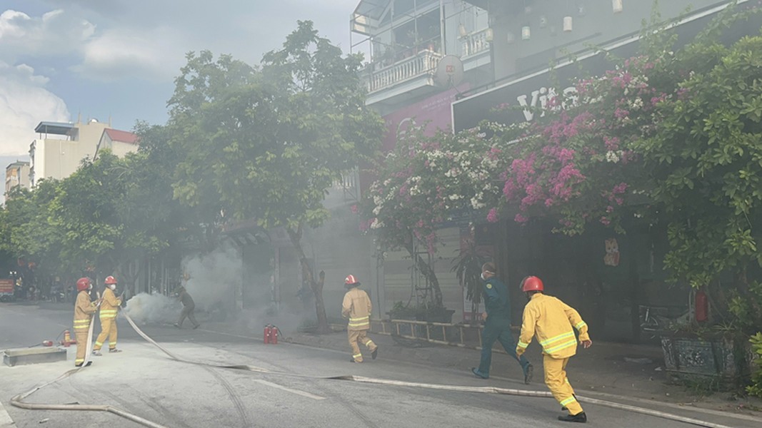 Kiểm tra, đánh giá công tác ứng trực, xử lý tình huống cháy tại phường Thạch Bàn