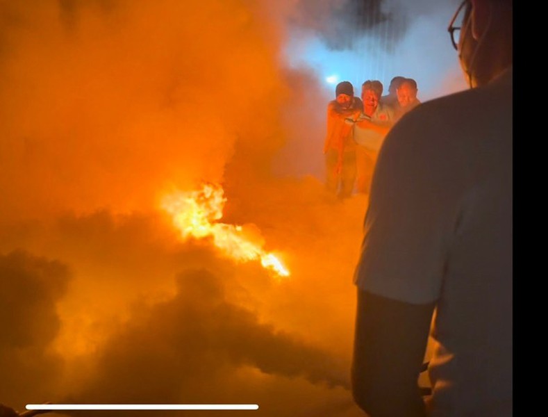 Hình ảnh tình huống cháy bất ngờ và cách xử lý của Tổ liên gia an toàn PCCC