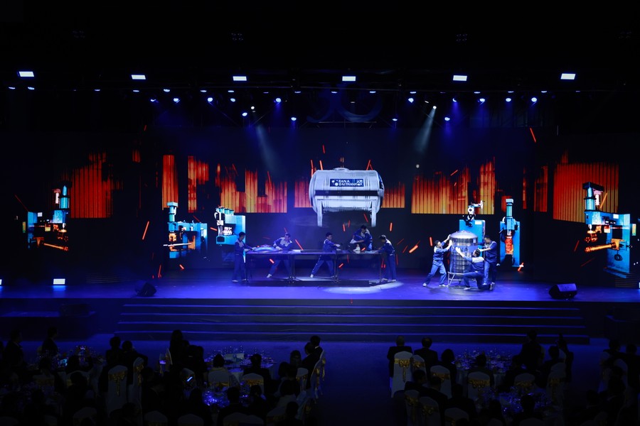  'Đại tiệc' âm thanh, ánh sáng trong lễ kỷ niệm 30 năm thành lập Tập đoàn Tân Á Đại Thành 