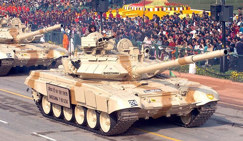 [ẢNH] Ấn Độ bất ngờ tuyên bố xe tăng T-90 của Nga 
