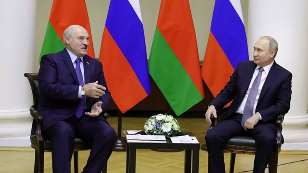 [ẢNH] Sáp nhập vào Nga là cơ hội cuối cùng cứu vãn quyền lực của ông Lukashenko?