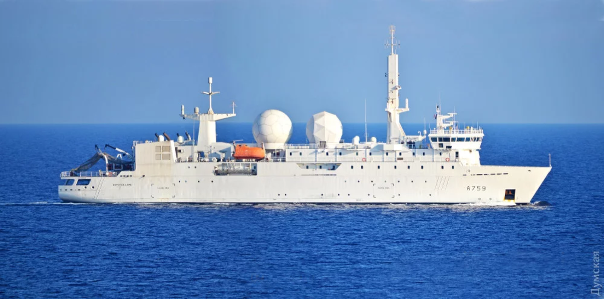 [ẢNH] Tàu trinh sát điện tử Pháp tấn công chế áp S-400 Nga tại Crimea