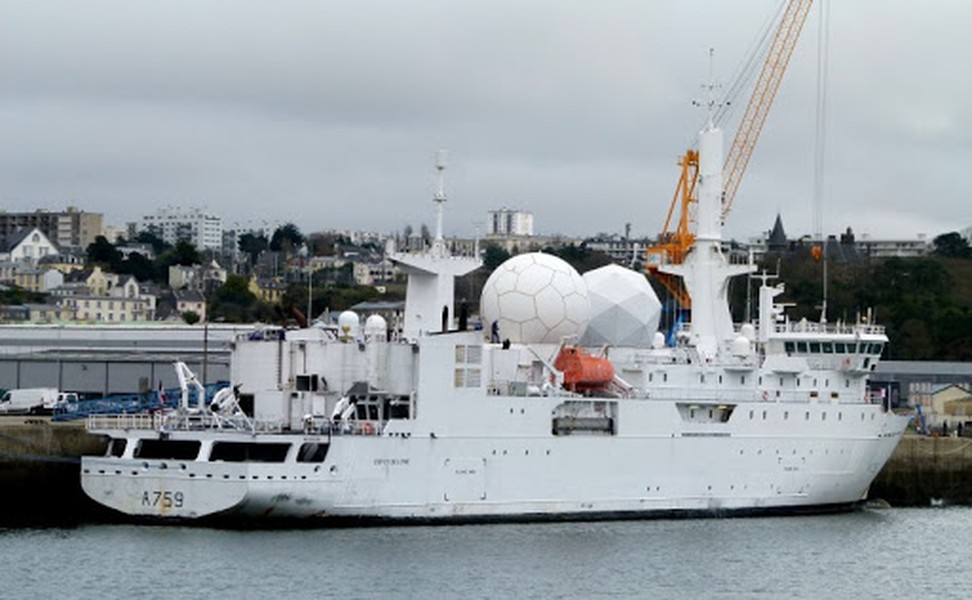 [ẢNH] Tàu trinh sát điện tử Pháp tấn công chế áp S-400 Nga tại Crimea
