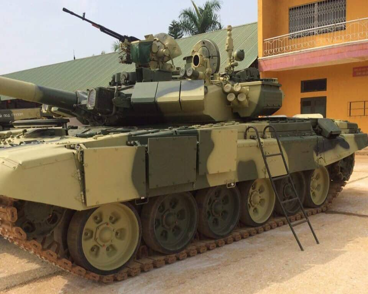 [ẢNH] Báo Nga ngạc nhiên và thích thú trước xe tăng T-90 bằng bê tông của Việt Nam
