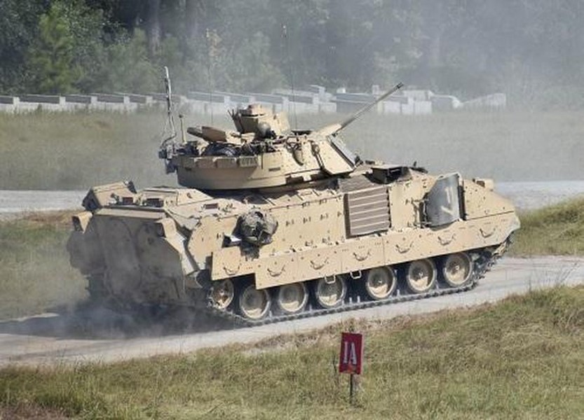 [ẢNH] Mỹ gấp rút đưa M2 Bradley tới Syria để ‘đè bẹp’ BTR-82A Nga